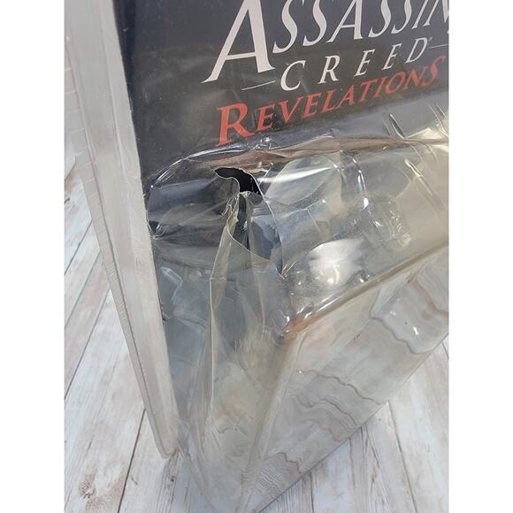 Assassin's Creed Revelations Ezio The Mentor Action Figure New - Picture 7 of 7